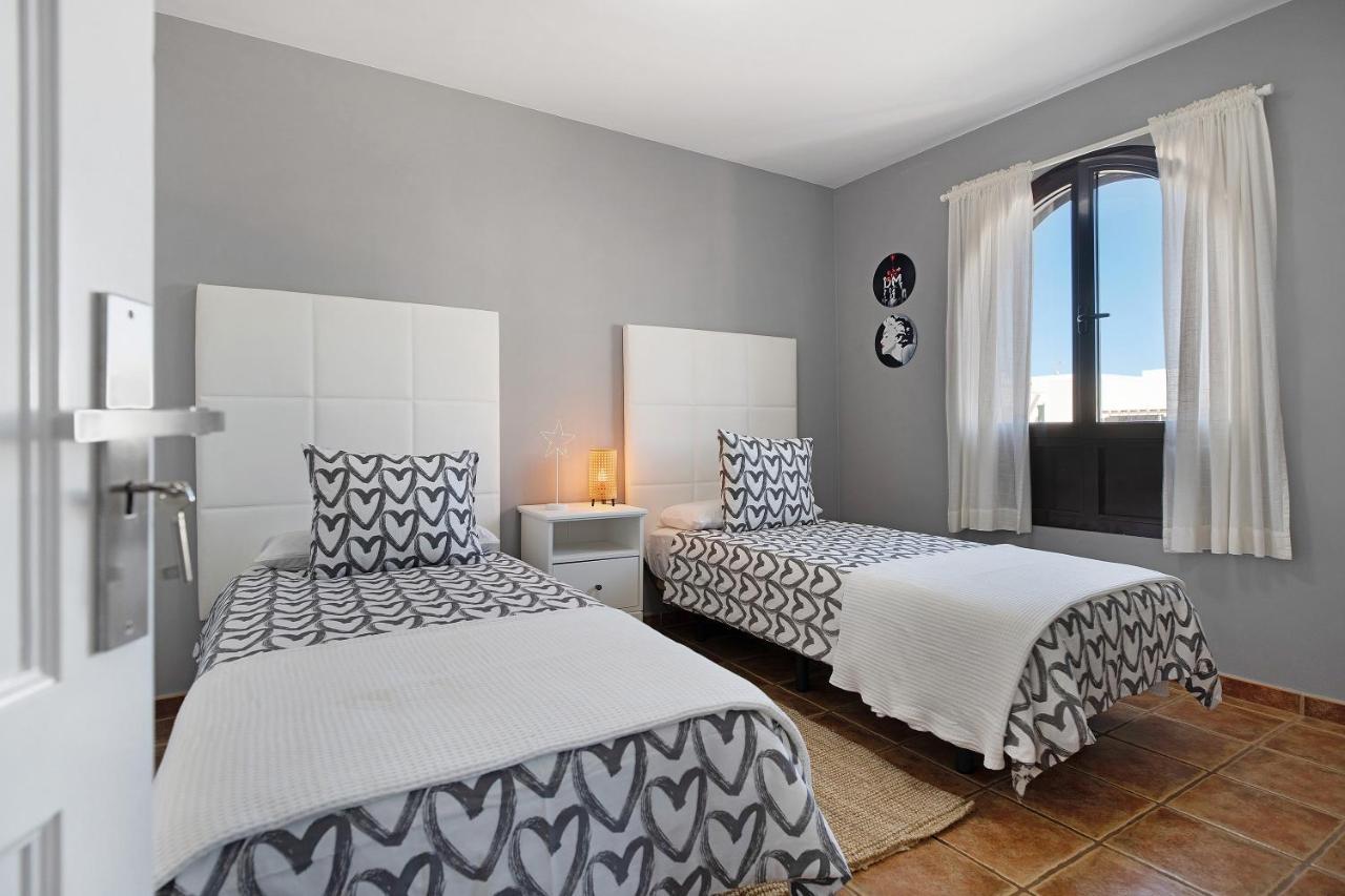 Apartamentos La Estrella III プラヤ・ブランカ エクステリア 写真